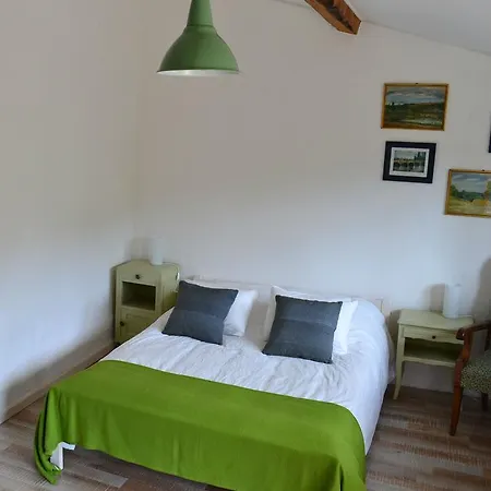 Chambres Et Table D'hotes Les Garachons Oda ve Kahvaltı Sauret-Besserve