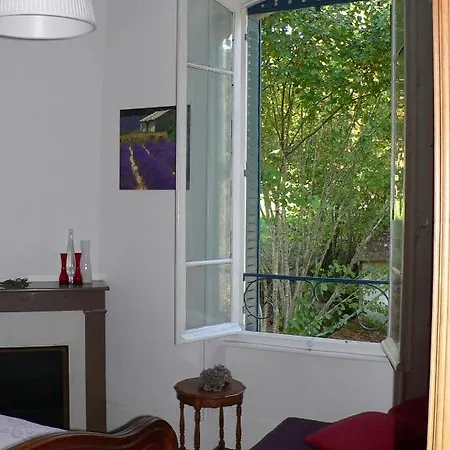 Oda ve Kahvaltı Chambres Et Table D'hotes Les Garachons Sauret-Besserve